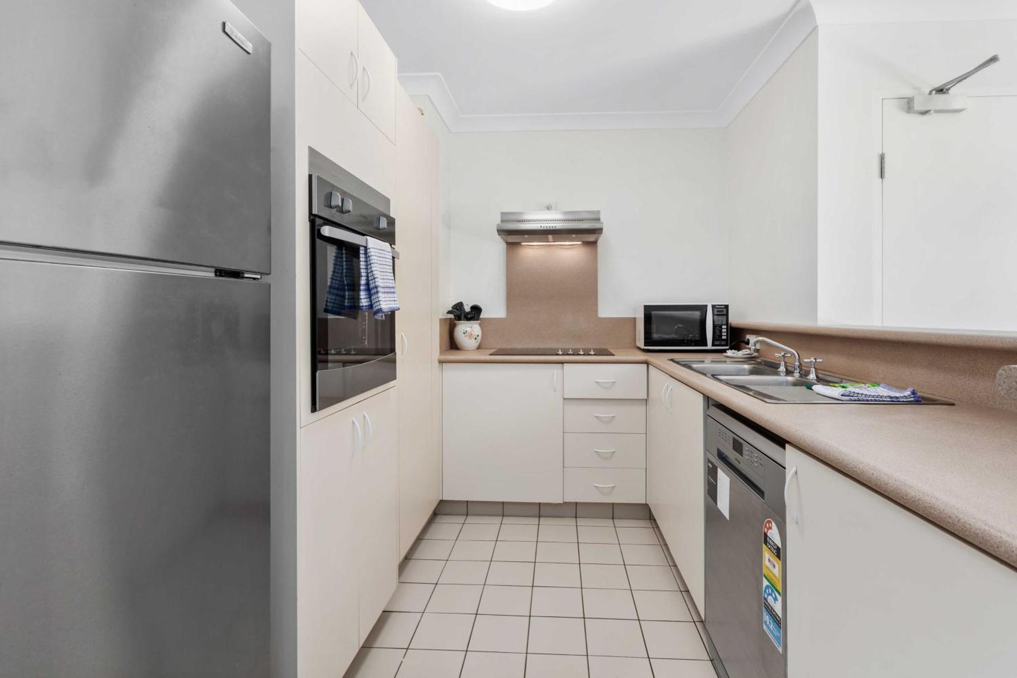 Santa Monica - Hosted By Burleigh Letting * Gold Coast